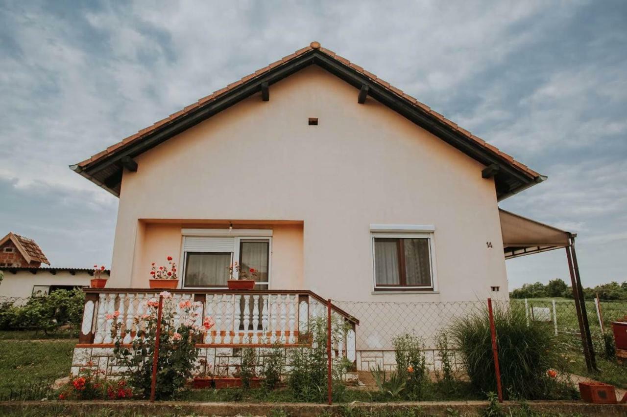 Hacijenda Villa Vukovar Exteriör bild